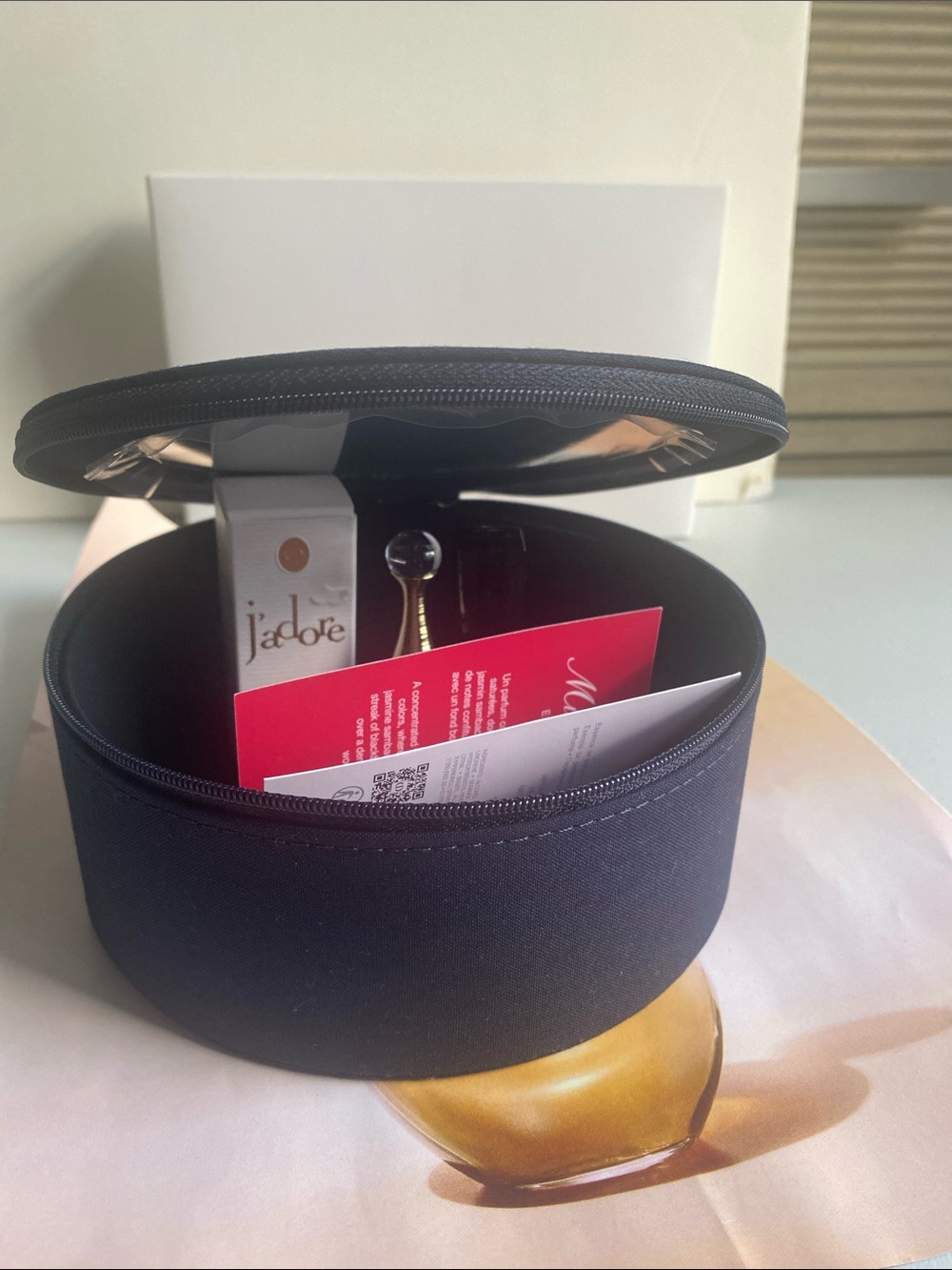 Dior Navy Makeup Case - Picture 5 of 8